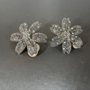 VTG Clip On Silver Tone Flower Rhinestone Earring